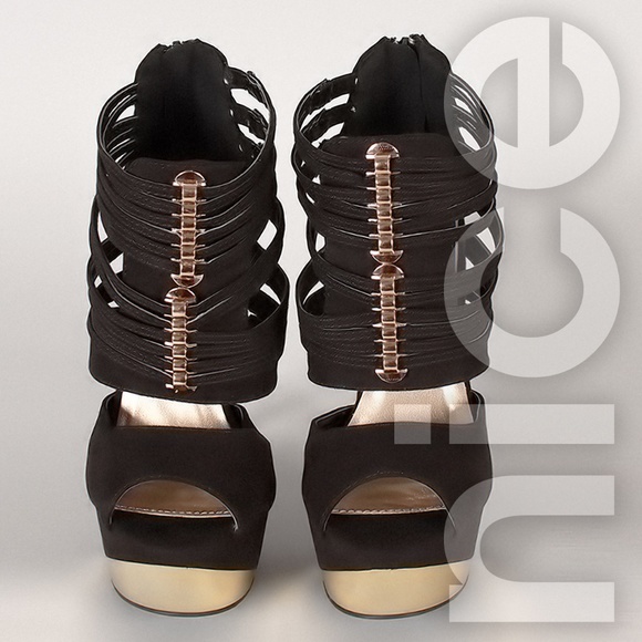 QUPID COUNT-38 BLACK SUEDE HEELS - Picture 4 of 5